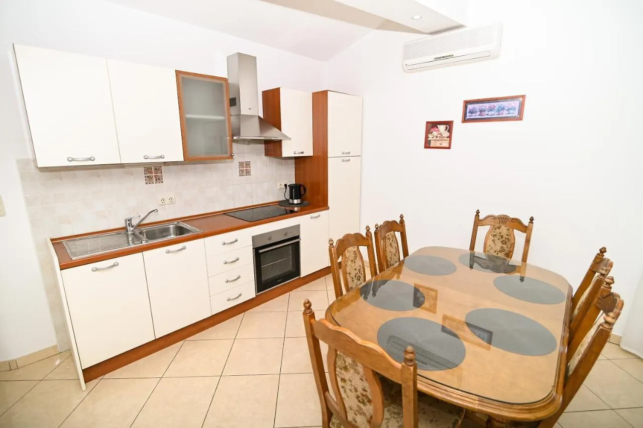 Apartmani Adria Trogir 0*,