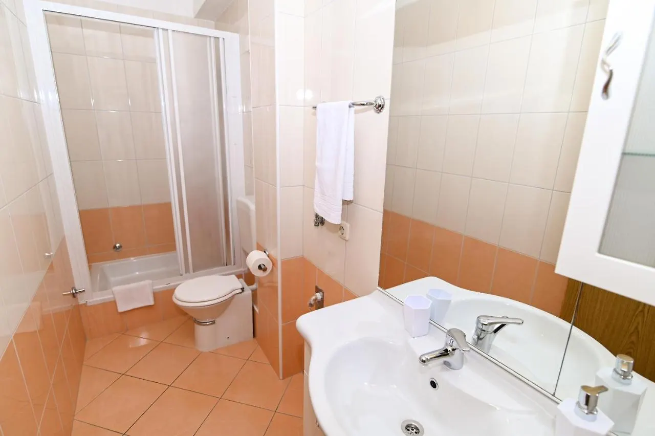 Apartmani Adria Trogir 0*,  Horvátország